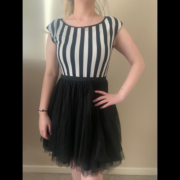 Dresses & Skirts - Alien black and white dress